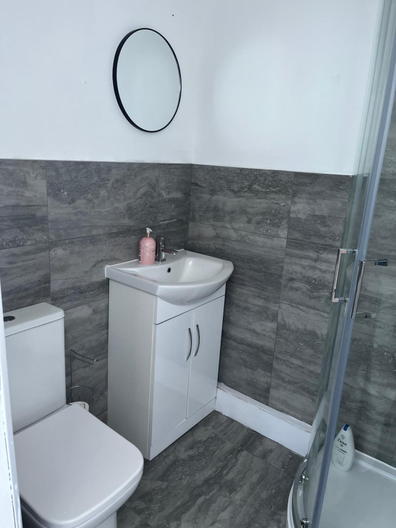 Stylish And Spacious Wi-Fi Smart Tv Tea And Coffee Kettering Exterior photo